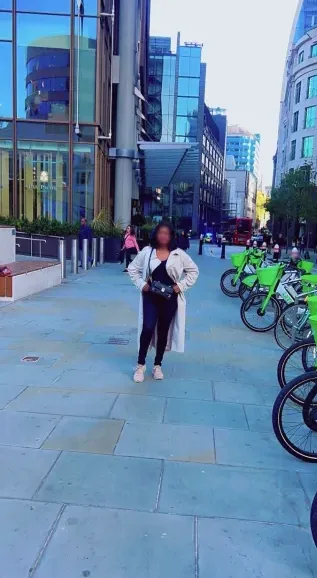 Emina, 33