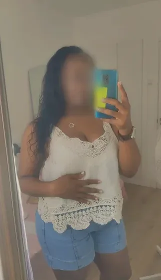 Monica, 34