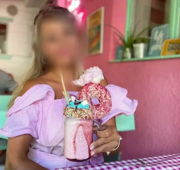 Viktoria, 35